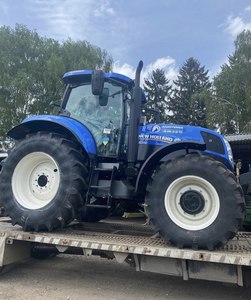 Tracteur agricole New Holland 4x4, moteur diesel. - Product Image 5