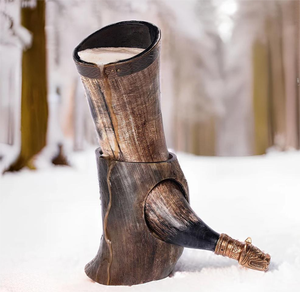 Lot de corne à boire en corne de buffle incurvée le plus vendu Style animal sculpté avec support et étui pour une utilisation souvenir - Product Image 1