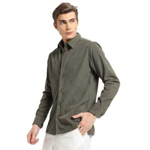 Chemise en velours côtelé d'inspiration vintage pour hommes, design rétro avec coupe moderne, idéale pour les tenues décontractées ou décontractées. - Product Image 3