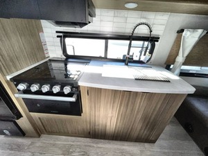 Nueva caravana 2025 F-o-r-e-s-t R-i-v-e-r S-a-l-e-m Cruise L-i-t-e 261BHXLX lista para la venta - Product Image 3