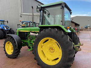 Tractor agrícola JD usado en venta | Tractor Agrícola Utilitario John Deere 3050 de 90HP, 4WD, Fabricado en Alemania, Diésel de 6 Cilindros, en Venta - Product Image 2