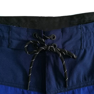 Shorts de sport pour homme, taille élastique, course à pied, entraînement, uni, noir, séchage rapide, avec doublure en mesh et poches arrière - Product Image 4