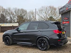 BMW X5 M Sport Auto X drive 2017 de segunda mano con transmisión automática, asientos de cuero oscuros e incentivos de envío gratis - Product Image 5