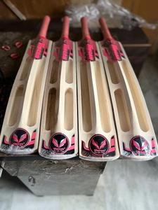 Batte en bois de saule naturel de la meilleure qualité pour le tennis et le cricket disponible à la vente - Product Image 3