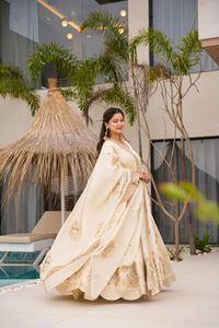 Vestido Anarkali elegante largo hasta el suelo con bordado intrincado para bodas, compromisos y eventos tradicionales - Product Image 6