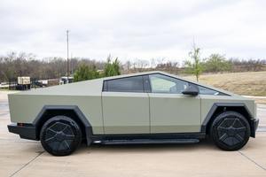 Tesla Cybertruck 2025 Usado Premium de Largo Alcance con 350 Millas de Autonomía - Product Image 2