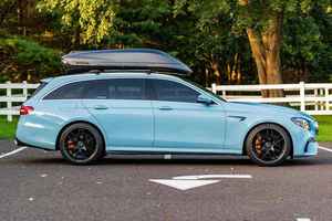 2020 M e r c e d e s AMG E63 S Wagn en caja de cambios manual AWD Asientos de cuero Cámara trasera interior oscura R18 Neumático Hilux Wish Diesel - Product Image 5