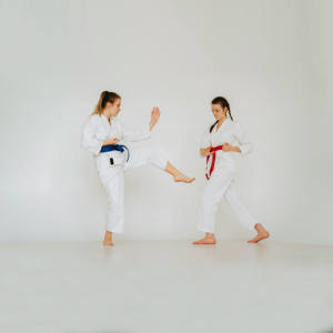 ชุดยูนิฟอร์มคาราเต้คุณภาพสูงระดับพรีเมียมสำหรับผู้ชาย ผลิตจากผ้าฝ้ายเนื้อหนา ยืดหยุ่นได้ พร้อมปักโลโก้ด้านหน้าตามสั่ง ขายส่ง - Product Image 3