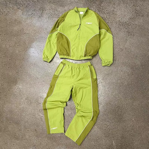 Conjunto de chaquetas cortavientos de nailon ligeras y pantalones de chándal de nailon, trajes de jogging de tela de malla con costuras personalizadas, chándal cortavientos - Product Image 2