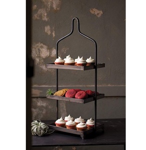 Soporte de metal para tartas que aporta un toque refinado a su decoración, ya sea para preparar té alto o para reuniones festivas - Product Image 5