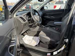 Mitsubishi Outlander Sport SE SUV 2023, 4.1-6L, essence atmosphérique, automatique, sièges en cuir, toit ouvrant, pneus R18 - Product Image 6