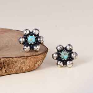 ต่างหูเงินแท้ทรงดอกไม้ประดับพลอยเทอร์ควอยซ์ทรงกลม ดีไซน์หรูหราสไตล์โบฮีเมียน เหมาะสำหรับงานปาร์ตี้และเป็นของขวัญ - Product Image 4