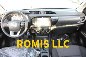 Toyota Hilux 2025 Pickup Bianco 5 Posti Cambio Automatico Fari LED Pneumatici R17 Motore a Benzina - Product Image 4