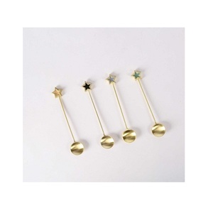 Ensemble de quatre cuillères en métal poli doré, ensemble de couverts de taille et de forme personnalisées pour les ustensiles de cuisine à la maison - Product Image 1