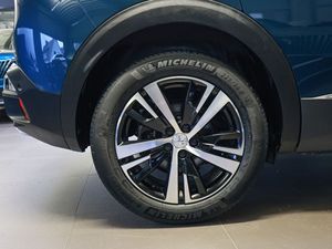 Excellent état, occasion, 2024, 3008 HYBRID 136GT SUV/TOUT-TERRAIN, accoudoir avant, frein de stationnement automatique, à vendre - Product Image 3