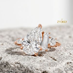 Anillo de compromiso llamativo de plata de ley 925 con tres piedras de corte pera, diamante cultivado en laboratorio, joyería nupcial - Product Image 2