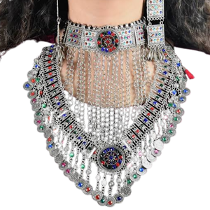 Collier vintage tribal Kuchi, un collier traditionnel pour femmes, c'est un collier volumineux et spectaculaire avec des composants inhabituels - Product Image 4