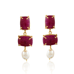 Bijoux en laiton plaqué or avec pierre rouge naturelle et perle blanche Boucle d'oreille au design élégant faite à la main Accessoire de mode pour femmes - Product Image 4