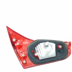STOP ARRIÈRE DROIT INTEGRÉ À LA PORTE TOYOTA Auris Series (E180) 1ND-TV (12>18) - Product Image 5