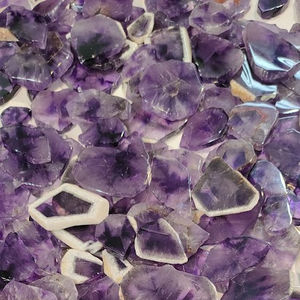 Corte de amatista pulido de alta calidad S. F. GEMS Chevron de 20-55 mm para la fabricación de joyas - Product Image 1