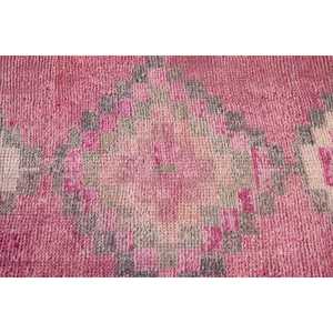 พรมตุรกีขนาด 2.5x11.5 ฟุต, พรมเฮอร์กีวินเทจ, พรมขนสัตว์สีชมพูล้วน - Product Image 5