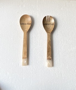 Juego de servidor de ensalada de madera de mango a precio de fábrica con mango de resina decorativo, herramientas para ensalada, mezclador de ensalada, Spinner SS, cubiertos, cuchara, tenedor - Product Image 2