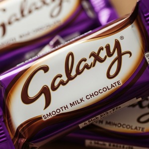 La mejor oferta de barras de chocolate con leche Galaxy Premium con textura cremosa suave y sabor rico, perfectas para compradores minoristas y mayoristas - Product Image 3