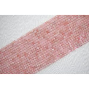 Chaîne de perles en opale rose facettée de forme cubique - Product Image 1