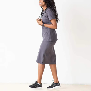 Ensemble haut et pantalon pour femmes nouveau style Ensembles d'uniformes de gommage Meilleurs ensembles d'infirmière personnalisés à manches courtes grande taille - Product Image 4