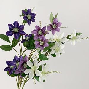 Vente chaude fleurs de clématites artificielles 5 têtes violet blanc clématite naturel comme pour la maison salon décor de mariage - Product Image 1
