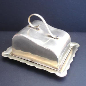 Beurrier en acier inoxydable écologique avec touche vintage, pièce maîtresse parfaite pour les cuisines classiques et modernes, livré en carton - Product Image 4