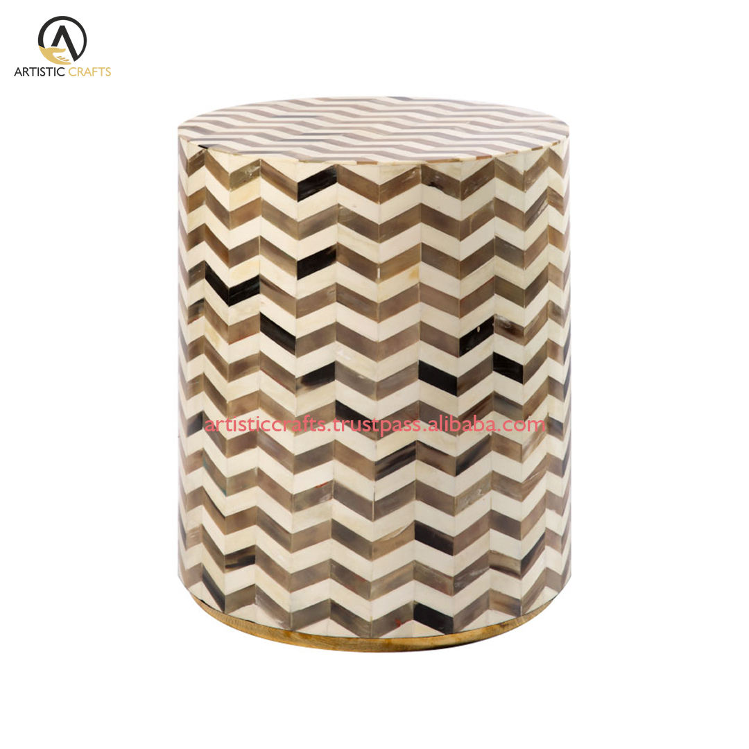 สีขาวและสีน้ำตาล