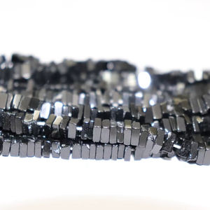 Cuentas de espinela negra de 4-6mm al por mayor, Forma cuadrada lisa, piedra lunar Natural de 16 pulgadas de largo, Cuadrado Heishi - Product Image 1