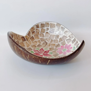 Fast Manufacture Natural <b>Heart</b> <b>Shaped</b> Coconut <b>Bowl</b> with Mother of Pearl inlaid Shell Coconut <b>Bowls</b> Wholesale from Vietnam - Product Image 3