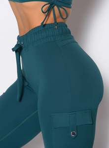 Dernier design de couleur unie de la mer foncée, legging de gym écologique à taille haute avec poches pour femmes. - Product Image 6