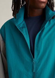 Chaqueta cortavientos cómoda Chaqueta cortavientos de nailon en contraste de color personalizado Chaqueta cortavientos de talla grande Puños elásticos transpirables de alta calidad - Product Image 4
