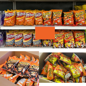 Cheetos Flamin' Hot Crunchy al por mayor, paquete de 10 x 226.8g (8oz), hechos con queso real para supermercados y cadenas minoristas - Product Image 2