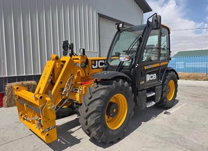 รถตักล้อยาง JCB AGRI พร้อมอุปกรณ์ Q-FIT Hitch มือสอง |   2020+ |   รถตักแบบยืดไสลด์สำหรับการเกษตร - Product Image 3