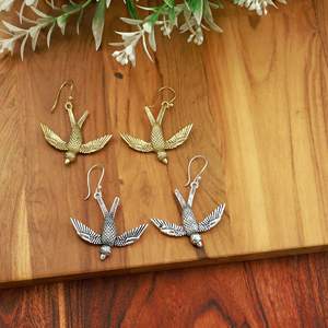 Pendientes Colgantes de Pájaro Golondrina Vintage de Latón y Plata, Joyería Artesanal de Animales Naturales - Product Image 3