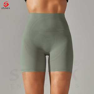 Pantalones cortos de yoga Tallas grandes Logotipo personalizado Poliéster Secado rápido 2 en 1 Ropa deportiva Correr Fitness Entrenamiento Mujeres Pantalones cortos de yoga - Product Image 4