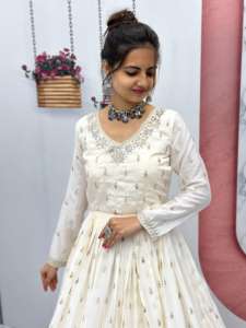 Ensemble de Robe Indienne Traditionnelle de Créateur, Luxueux et Blanc Pur pour Dames Élégantes et Jeunes Filles, Tenue de Mariage, Travail Fait Main, Longue pour Soirées Adultes - Product Image 4