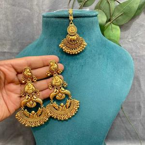 Exclusivas Colecciones de Joyería de Alta Calidad con Baño de Oro y Acabado Antiguo de Estilo Tradicional, Pendientes y Tikka para Bodas para Mujer - Product Image 1