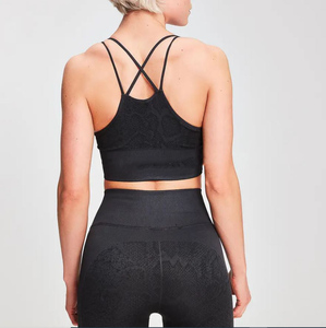 Gym Fitness Yoga Wear Sujetador de etiqueta privada y pantalones de mujer con logotipo y diseño personalizados hechos de material de nylon Spandex - Product Image 2