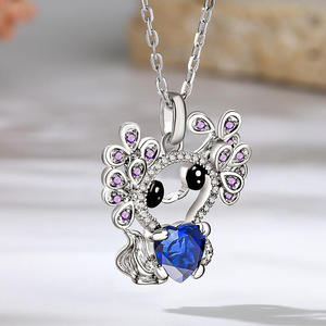 Collar Jeulia Hug Me Sweet Elf con Piedra de Nacimiento de Axolotl Mexicano para Niños en Plata de Ley - Product Image 5