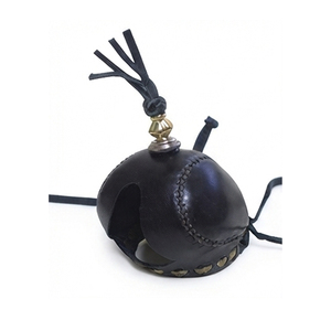 Cagoule de fauconnerie en cuir avec pompon et capuchon métallique pour équipement de chasse, design minimaliste, taille unique, portable, noire - Product Image 2