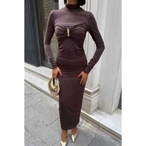 Vestido Elegante con Corte Ajustado y Detalle de Accesorios 2911, Busto Acentuado - Product Image 2