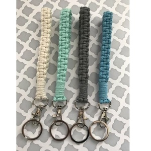 Ensemble de 4 pièces tricoté à la main, bracelet en macramé, porte-clés, porte-clés, porte-clés, accessoires au prix de gros - Product Image 1