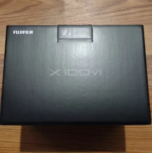 OFERTA ESPECIAL Cámara Digital FUJIFILM X100VI Negra 40.2MP Serie X Nueva con 3 Años de Garantía y Empuñadura de Aluminio - Product Image 1