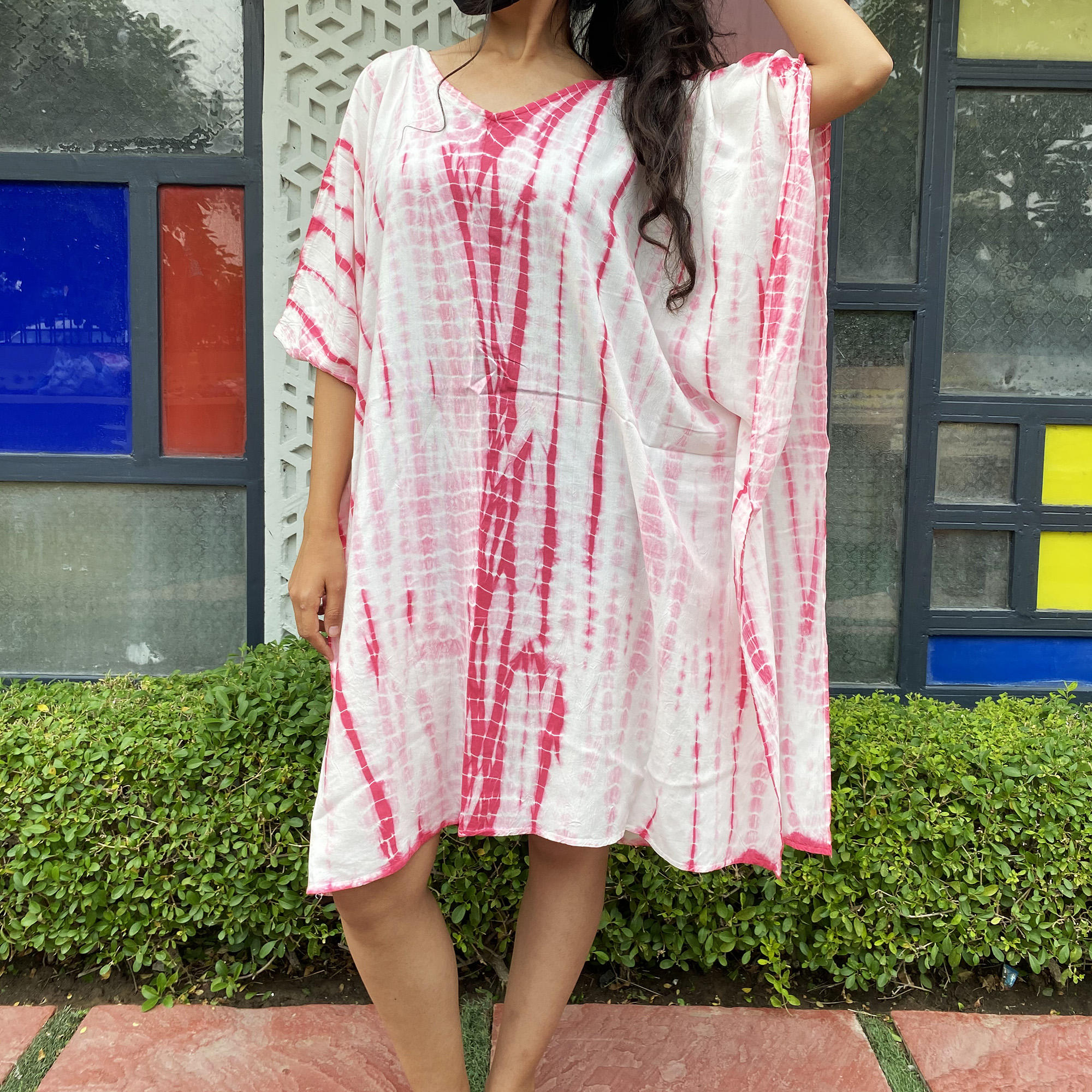 สีชมพูและสีขาว