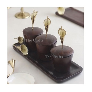 Ensemble de trois boîtes à bonbons en aluminium et acrylique de différentes tailles avec des chocolats de qualité supérieure au meilleur prix - Product Image 4